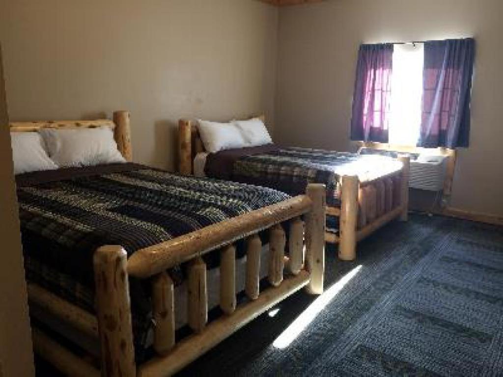 Big Horse Inn And Suites Lewistown Exterior photo