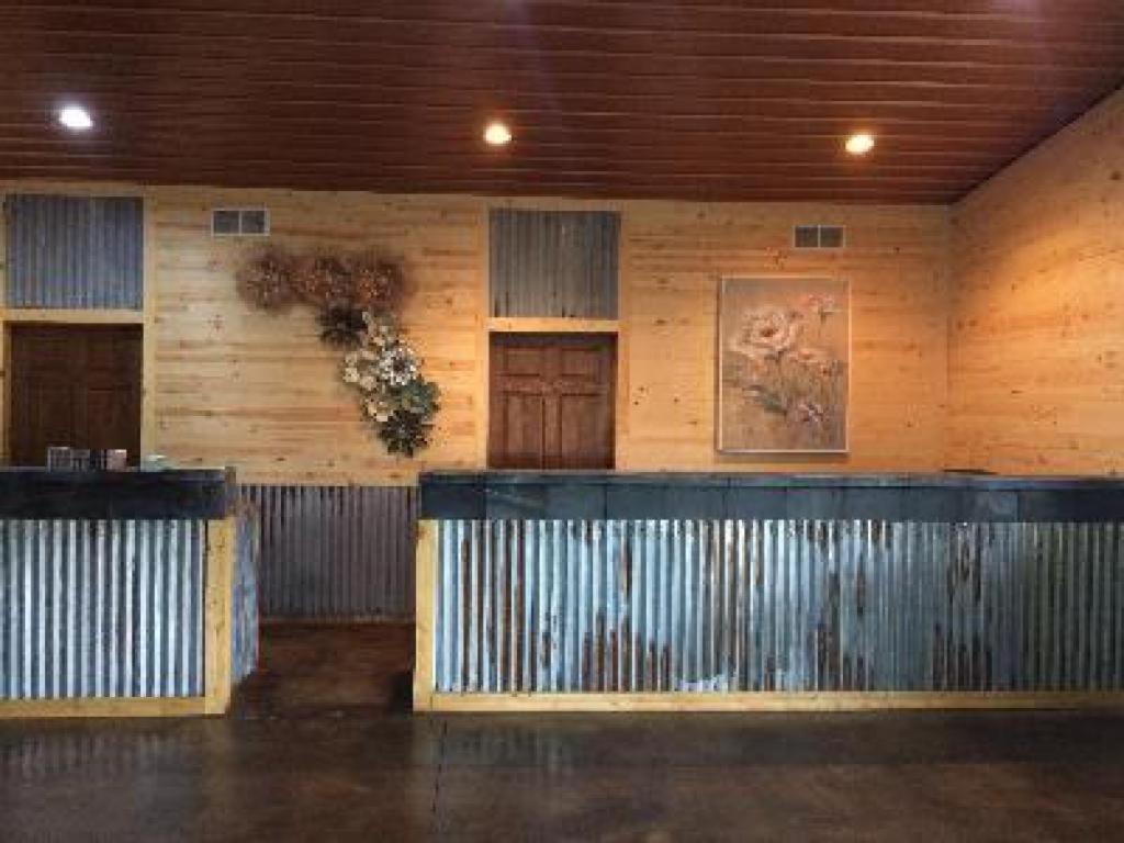 Big Horse Inn And Suites Lewistown Exterior photo